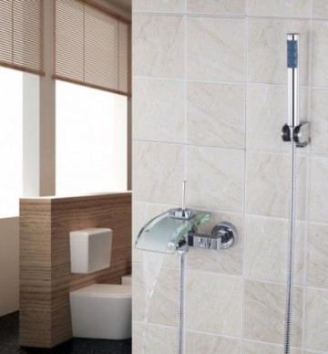 Waterval bad kraan met glazen mond en handdouche