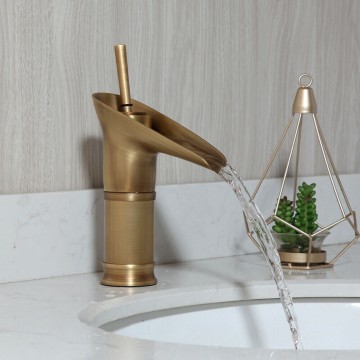 Watervalkraan brons 1