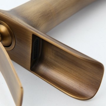 Watervalkraan brons 2