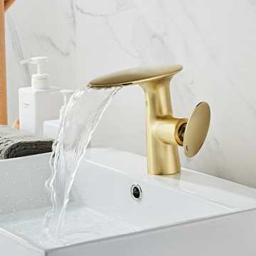 Watervalkraan mat goud