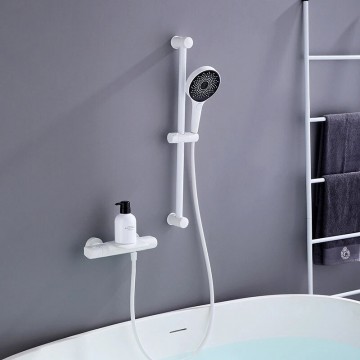 Witte thermostatische badkraan met glijstang 1