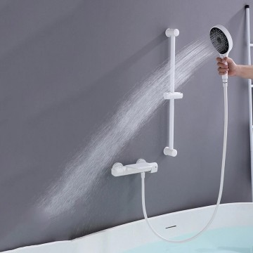 Witte thermostatische badkraan met glijstang 12