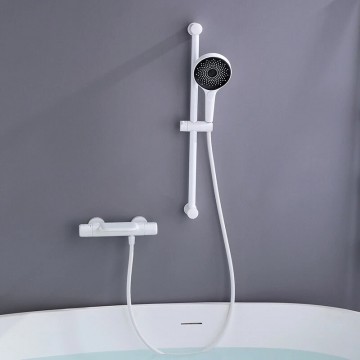 Witte thermostatische badkraan met glijstang 9