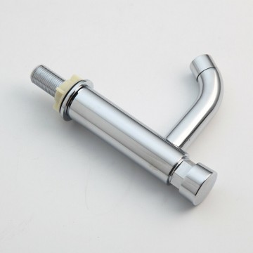 Zelfsluitende koud water kraan