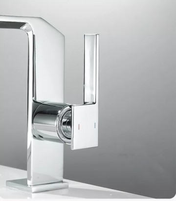 Zij aanzicht wastafelkraan chroom