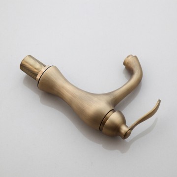 Zijkant bronskleurige mengkraan nostalgisch model