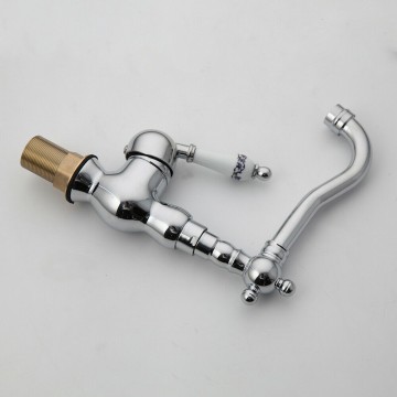 Zijkant chroom landelijke mengkraan