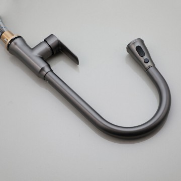 Zijkant gun metal keukenkraan