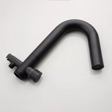 Zijkant moderne zwarte vrijstaande badkraan