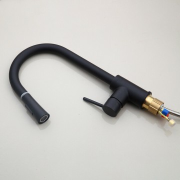 Zwart model keuken kraan