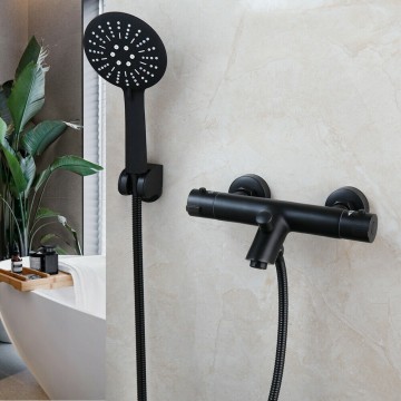 Zwarte badkraan met handdouche met ronde kop