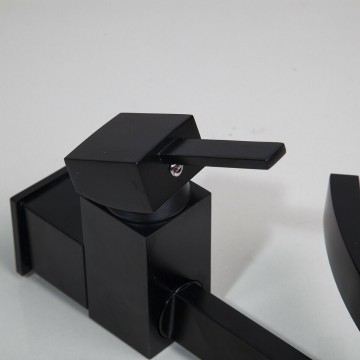 Zwarte bedieningshendel mengkraan