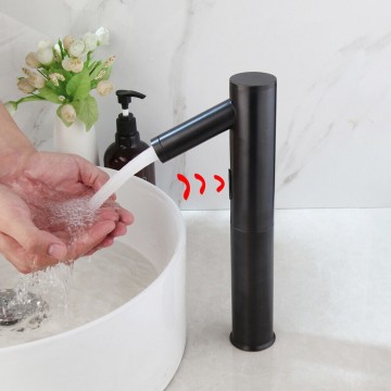 Zwarte cicogna sensorkraan