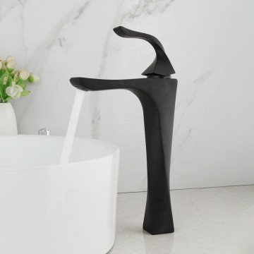 Zwarte gedraaide mengkraan