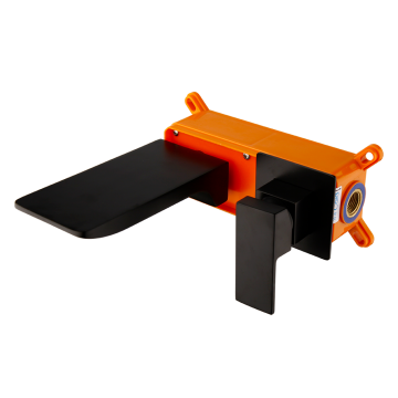 Zwarte inbouw waterval kraan