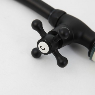 Zwarte koudwater fonteinkraan