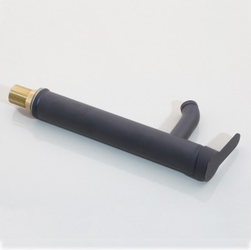 Zwarte kraan wastafel