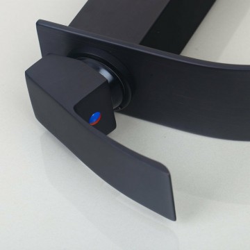 Zwarte meng kraan hoog