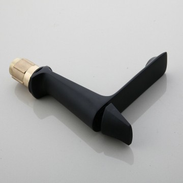 Zwarte mengkraan modern