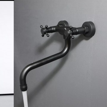 Zwarte muurkraan met lange uitloop