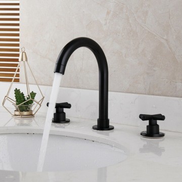 Zwarte opbouw kraan 0