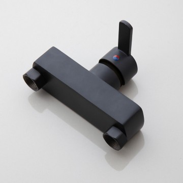 Zwarte opbouw regendouche kraanlijf