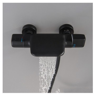 Zwarte thermostatische badkraan met glijstang 9