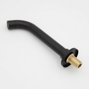 Zwarte uitloop van de badkraan