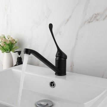 Zwarte wastafelkraan elleboog