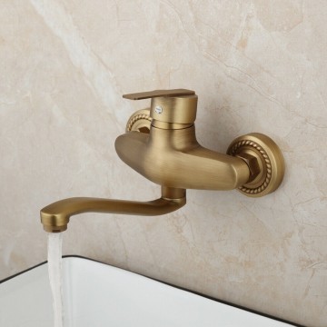 Zwenkbare bronzen kraan